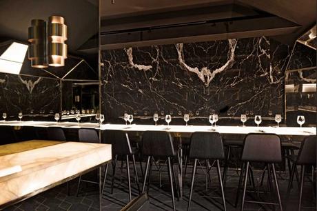 Con planes de fin de semana. Yeeels Paris paredes de marmol restaurante