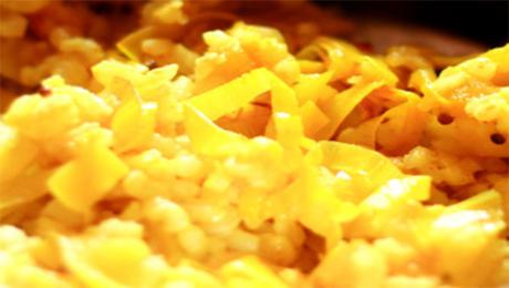 Arroz con cúrcuma y manzana Arroz con cúrcuma y manzana