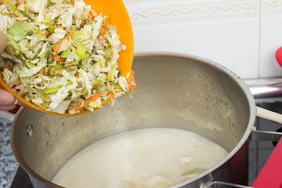 Sopa juliana con garbanzos y jamón