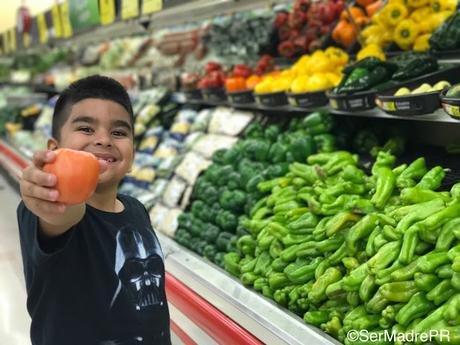 Regalan juguetes para motivar a los niños a comer saludable