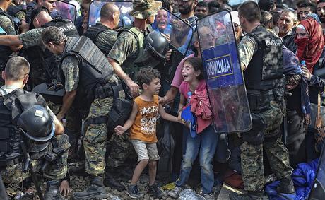 Nueve mil euros en premios para jóvenes talentos del fotoperiodismo con la Beca PhotOn 2017 Georgi Licovski Photon Festival 2016 Refugiados