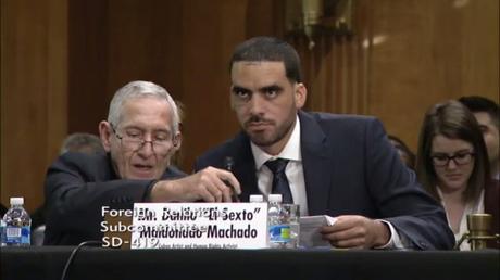 Artista cubano El Sexto declara ante un comité del Senado de los EEUU Artista cubano El Sexto declara ante un comité del Senado de los EEUU