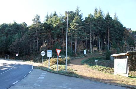 Ruta de la Portilla Bejarana y la ‘Torrita’, un viaje al corazón de Las Batuecas Lugar en el que comienza la ruta junto a la Casa del Parque Natural Las Batuecas-Sierra de Francia Portilla Bejarana