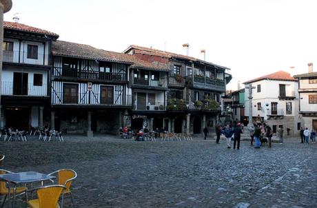 Ruta de la Portilla Bejarana y la ‘Torrita’, un viaje al corazón de Las Batuecas Plaza Mayor de La Alberca