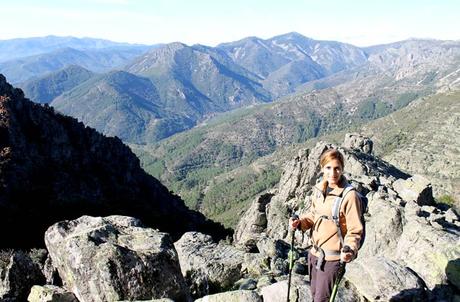 Ruta de la Portilla Bejarana y la ‘Torrita’, un viaje al corazón de Las Batuecas Estefanía en el sendero que lleva hasta la Portilla Bejarana