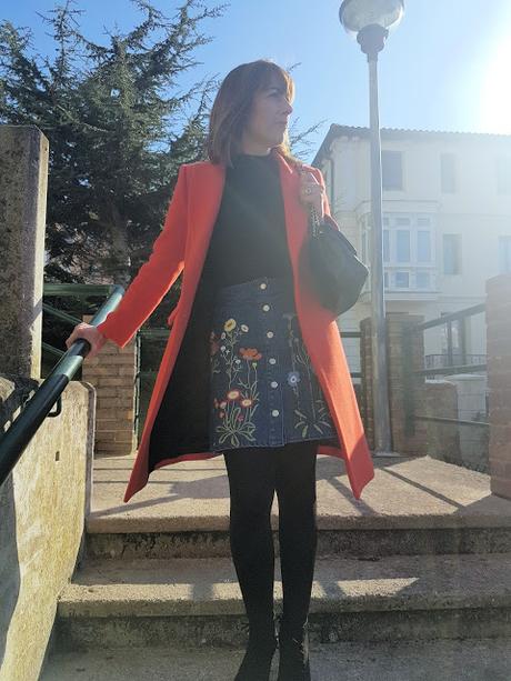 MIS LOOKS - FALDA VAQUERA CON BORDADOS