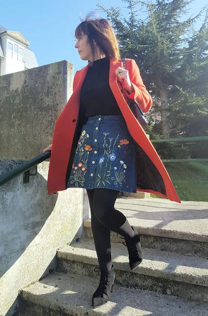 MIS LOOKS - FALDA VAQUERA CON BORDADOS