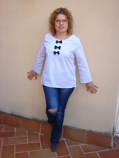 BLUSA CON LACITOS