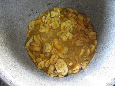 Champiñones en salsa de pimentón olla GM