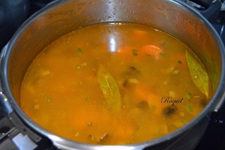 Lentejas de puy guisadas con verduras y setas Lentejas de puy guisadas con verduras y setas