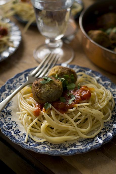 SPAGHETTI CON ALBÓNDIGAS VEGETARIANAS