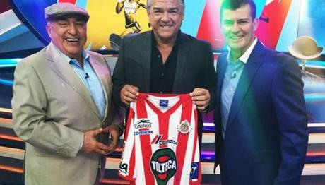 Zelada paga apuesta a Ramón Ramírez Zelada paga apuesta a Ramón Ramírez