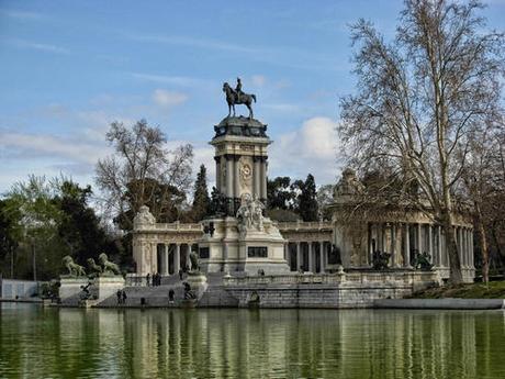 ¿Cuántos escultores hicieron el Monumento a Alfonso XII?