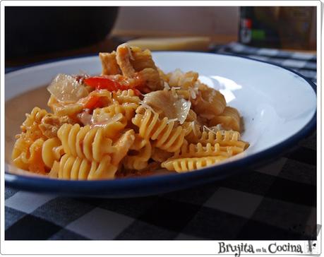 Pasta a la cazuela con pollo (One pot pasta)