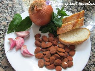 MANITAS EN SALSA DE ALMENDRAS  A LA  HIERBABUENA