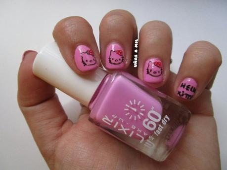 Diseño de uñas Hello Kitty con estampación Nail Stylist Diseño de uñas Hello Kitty con estampación Nail Stylist