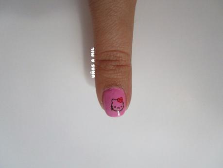 Diseño de uñas Hello Kitty con estampación Nail Stylist Diseño de uñas Hello Kitty con estampación Nail Stylist