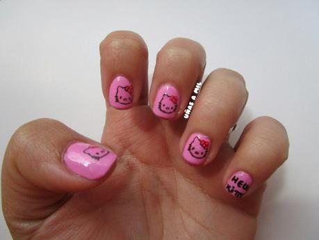 Diseño de uñas Hello Kitty con estampación Nail Stylist Diseño de uñas Hello Kitty con estampación Nail Stylist
