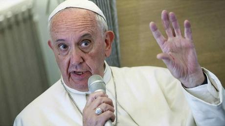 Papa critica a católicos hacen negocios sucios.