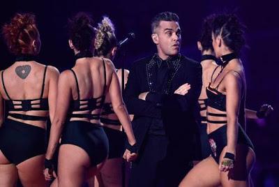 Robbie Williams en los Brit Awards 2017