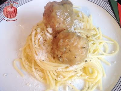 Albóndigas de merluza y marisco con salsa verde