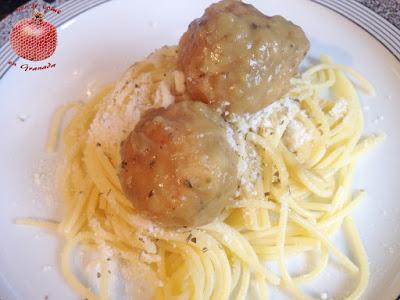 Albóndigas de merluza y marisco con salsa verde