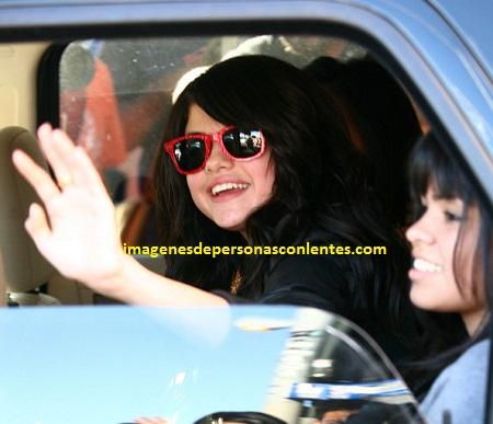 selena gomez con lentes de sol cara selena gomez con lentes de sol cara