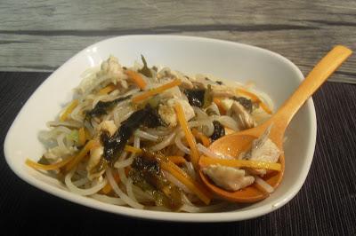 Fideos con pollo, algas y verduras Fideos con pollo, algas y verduras