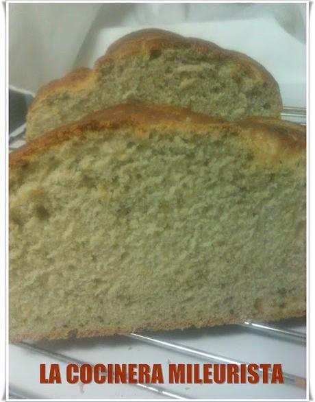 Pan de Aceite y Orégano/ Pan con Queso de Cabra y Olivas Garnachas Pan de Aceite y Orégano/ Pan con Queso de Cabra y Olivas Garnachas