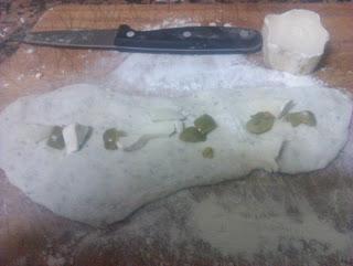 Pan de Aceite y Orégano/ Pan con Queso de Cabra y Olivas Garnachas Pan de Aceite y Orégano/ Pan con Queso de Cabra y Olivas Garnachas