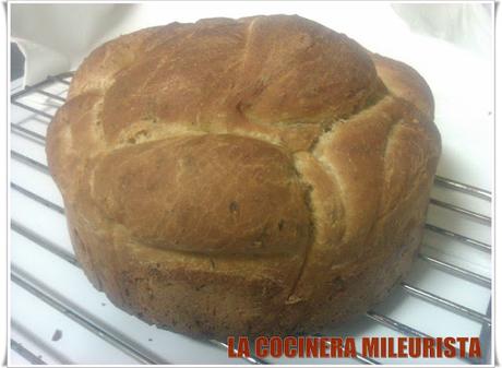 Pan de Aceite y Orégano/ Pan con Queso de Cabra y Olivas Garnachas Pan de Aceite y Orégano/ Pan con Queso de Cabra y Olivas Garnachas