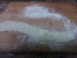 Pan de Aceite y Orégano/ Pan con Queso de Cabra y Olivas Garnachas Pan de Aceite y Orégano/ Pan con Queso de Cabra y Olivas Garnachas