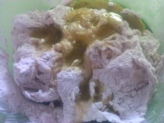 Pan de Aceite y Orégano/ Pan con Queso de Cabra y Olivas Garnachas Pan de Aceite y Orégano/ Pan con Queso de Cabra y Olivas Garnachas