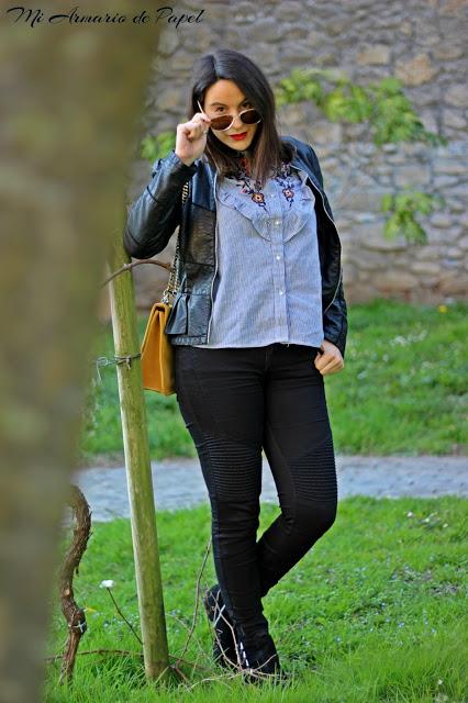 Outfit: Blusa de Rayas Bordada