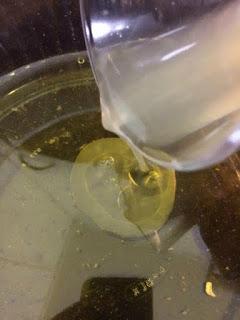 SALMÓN CONFITADO CON AROMAS CÍTRICOS Y TOMILLO SALMÓN CONFITADO CON AROMAS CÍTRICOS Y TOMILLO