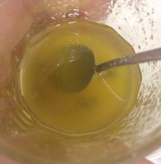 SALMÓN CONFITADO CON AROMAS CÍTRICOS Y TOMILLO SALMÓN CONFITADO CON AROMAS CÍTRICOS Y TOMILLO