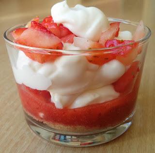 FRESAS CON NATA FRESAS CON NATA