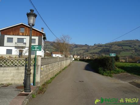 Ruta de las Cercanías del Cielo PR AS-197 y Viesca Redonda desde Vega de Sariego Saliendo de La Vega de Sariego en la ruta de las cercanías del Cielo