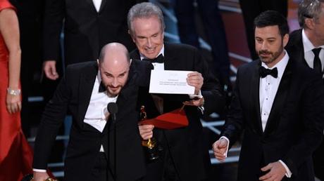 Cantante desata la polémica: Ahora basta ser #negro o #gay para ganar un Oscar