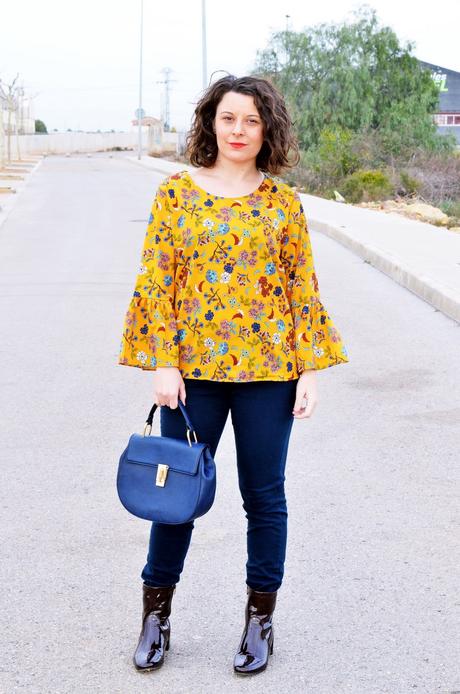 Blusa mostaza con flores Blusa mostaza con flores