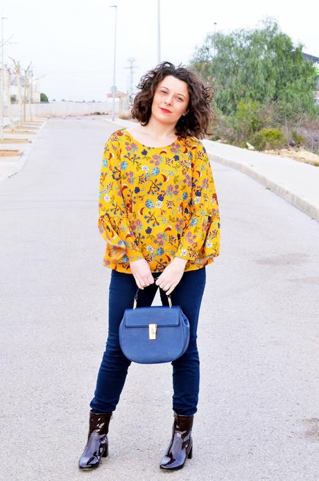 Blusa mostaza con flores Blusa mostaza con flores