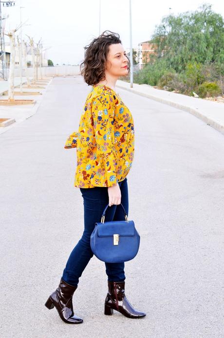 Blusa mostaza con flores Blusa mostaza con flores