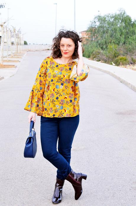 Blusa mostaza con flores Blusa mostaza con flores
