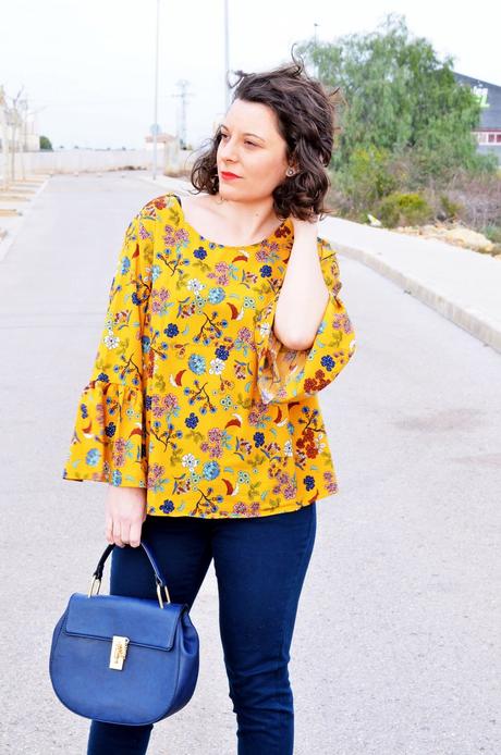 Blusa mostaza con flores Blusa mostaza con flores