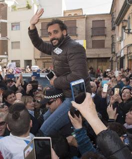 Spiriman' agua la fiesta de Andalucía a Susana Díaz: denuncia amenazas y llama a la protesta.