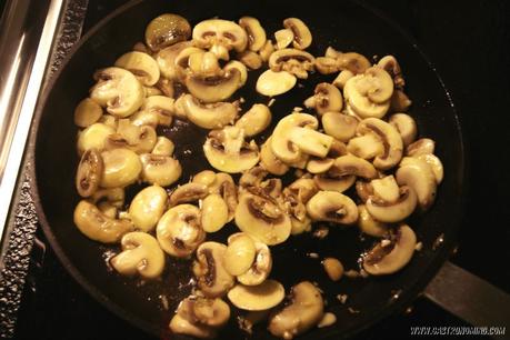 Revuelto de trigueros y champiñones Revuelto de trigueros y champiñones