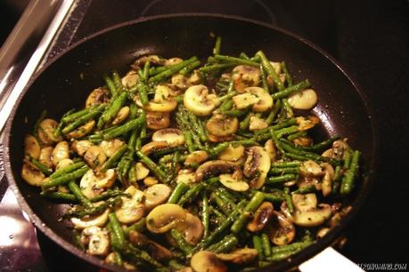 Revuelto de trigueros y champiñones Revuelto de trigueros y champiñones