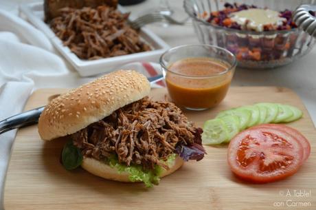 Pulled Beef o Ternera Desmigada con Salsa Barbacoa y Ensalada de Col Lombarda Pulled Beef o Ternera Desmigada con Salsa Barbacoa y Ensalada de Col Lombarda