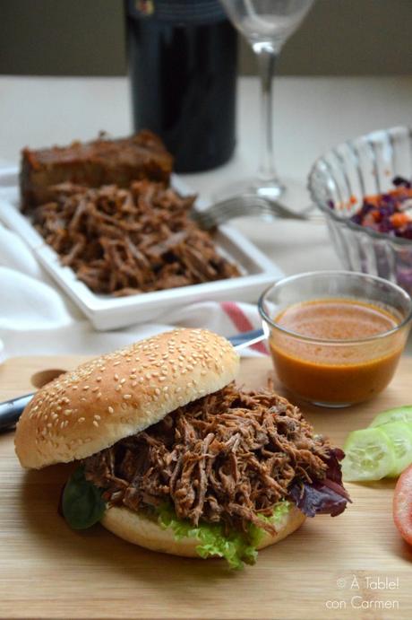 Pulled Beef o Ternera Desmigada con Salsa Barbacoa y Ensalada de Col Lombarda Pulled Beef o Ternera Desmigada con Salsa Barbacoa y Ensalada de Col Lombarda