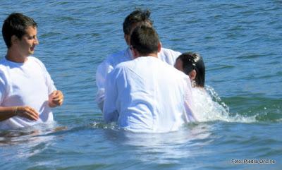 Bautísmo religioso en el lago Pichi Picún Leufú Bautísmo religioso en el lago Pichi Picún Leufú